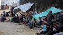 Puluhan ribu keluarga yang mengungsi akibat serangan Israel di Jalur Gaza kini bergantung pada ketersediaan tenda sebagai tempat berlindung. (Eyad BABA/AFP)
