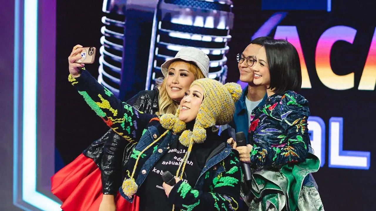 6 Potret Seru Andien saat Jadi Juri Pop Academy, Ikut Deg-Degan