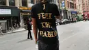 Untuk album Kanye West di tahun 2016 bertajuk Life Of Pablo, Virgil Abloh membantu merancang lini kemeja sebagai merchandise konser yang mewah. Foto: Forbes.