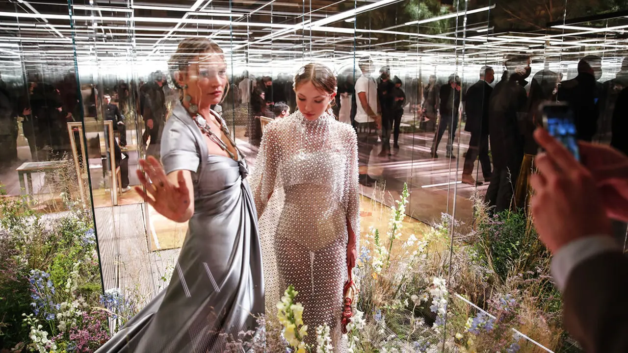 FOTO: Gelaran Paris Fashion Week di Tengah Pandemi COVID-19