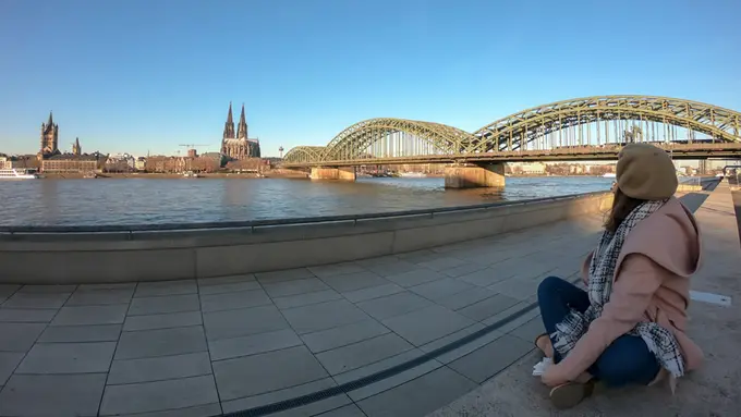 seribu cinta dan cologne