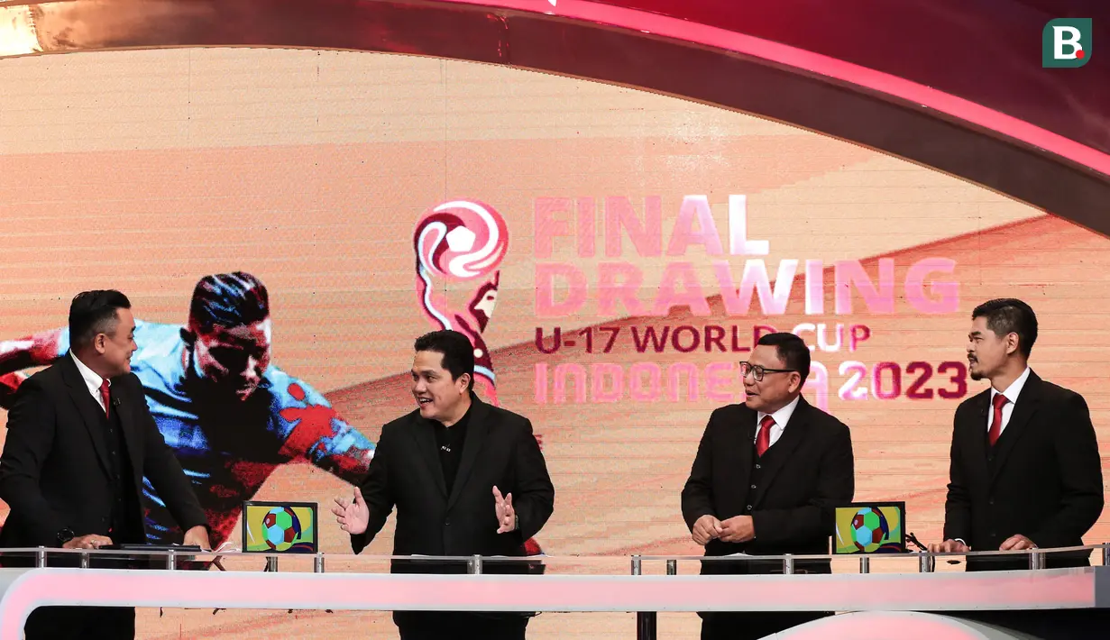<p>(ki-ka)&nbsp;Presenter, Rendra Soedjono, Ketua Umum PSSI, Erick Thohir, Komentator, M Kusnaeni,&nbsp; dan mantan pemain Timnas Indonesia, Bambang Pamungkas,&nbsp;menjadi pembicara dalam acara&nbsp;Drawing Piala Dunia U-17 2023 di Studio 2 Indosiar, Jakarta, Jumat (15/9/2023). (Bola.com/Bagaskara Lazuardi)</p>