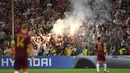 Aksi suporter Rusia saat melawan Inggris pada laga Grup B Piala Eropa 2016 di Stade Velodrome, Marseille, Minggu (12/6/2016) dini hari WIB. (AFP/Paul Ellis)