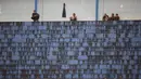 Kursi-kursi kosong pada laga Piala Jenderal Sudirman antara Sriwijaya FC melawan Gresik United di Stadion Kanjuruhan, Malang, Kamis (19/11/2015). (Bola.com/Vitalis Yogi Trisna)