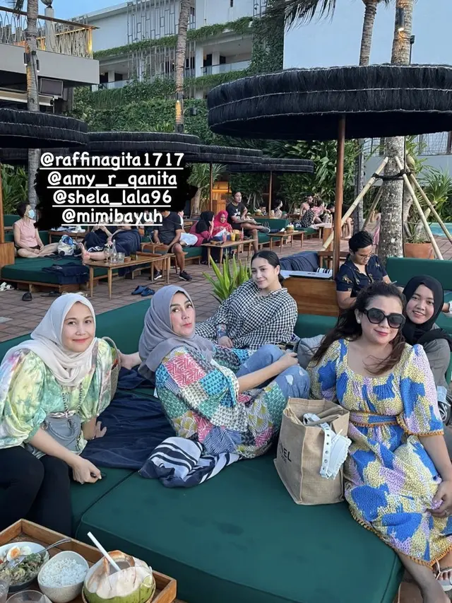 Gaya OOTD Nagita Slavina di Bali