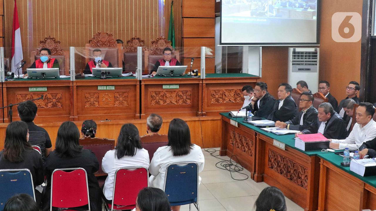Sidang Ricky Rizal dan Kuat Ma ruf