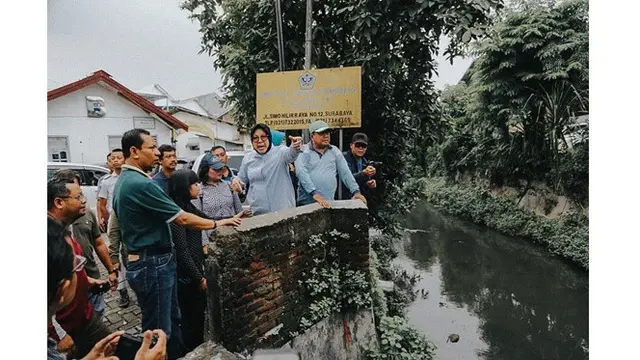 5 Momen Walikota Surabaya Ikut Bersihkan Lingkungan, Patut Dicontoh