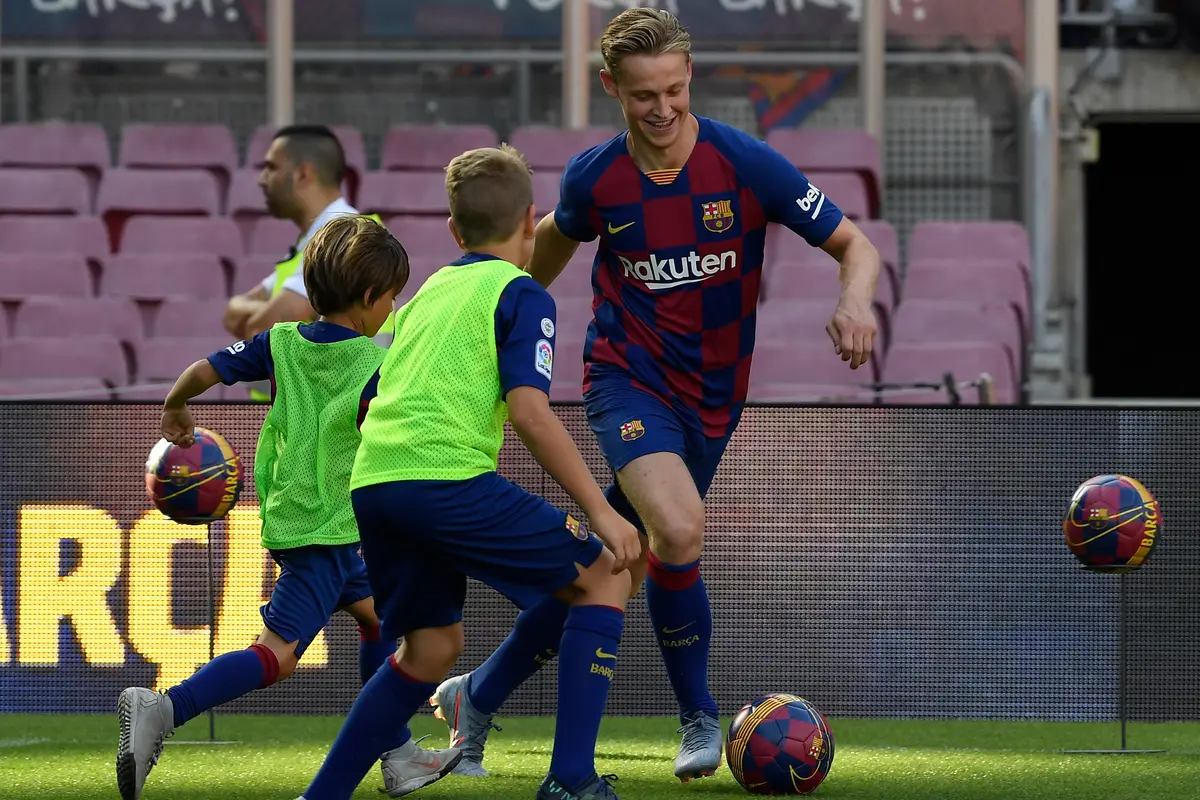 Senyum Semringah Frenkie de Jong Jadi Pemain Baru Barcelona