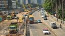 Suasana jalanan di Jakarta tampak sepi, Rabu (09/12). Saat Pilkada, jalan-jalan protokol Ibu Kota yang biasanya selalu padat kendaraan kini lenggang dan bebas dari kemacetan. (Liputan6.com/Gempur M Surya)