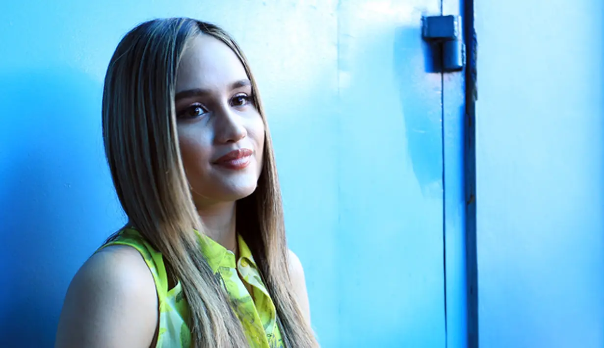 "Kedua chilli. Karena aku suka makan pedas. Kalau di Amerika, kalau aku mau makan pedas di rumah mesti beli cabai mexico namanya Habanero. Kalau di Indonesia ada cabai rawit yang super pedes. So i miss cabai rawit," tambah Cinta.(Deki Prayoga/Bintang.com)