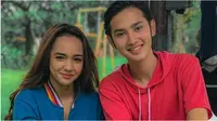 6 Potret Kompak Clay Gribble dan Dianda Sabrina, Main Bareng di Dari Jendela SMP