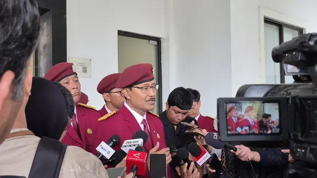 Menteri Sosial (Mensos) Saifullah Yusuf atau Gus Ipul usai menggelar kegiatan Pembekalan Guru dan Kepala Sekolah Rakyat, Selasa (19/8/25).