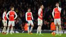 Para pemain Arsenal tertunduk lesu usai kalah dari tamunya Swansea City pada  lanjutan Liga Inggris pekan ke-28 di Stadion Emirates, London, Kamis (3/3/2016) dini hari WIB. (AFP/Glyn Kirk)