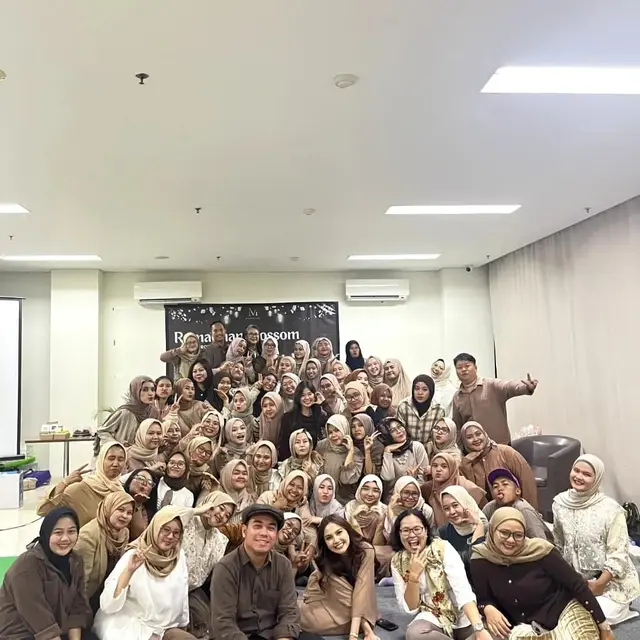 6 Potret Mahalini Bukber Bareng Fans, Bikin Video Velocity hingga Nyanyi Sampai Menutup Mata