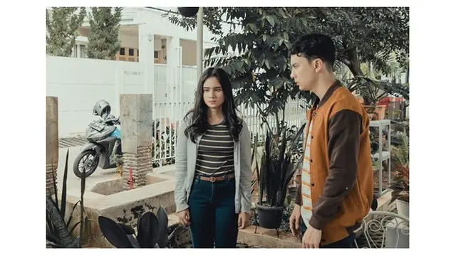 Adu Akting di Web Series, Ini 7 Potret Kompak Persahabatan Tissa Biani dan Endy Arfian