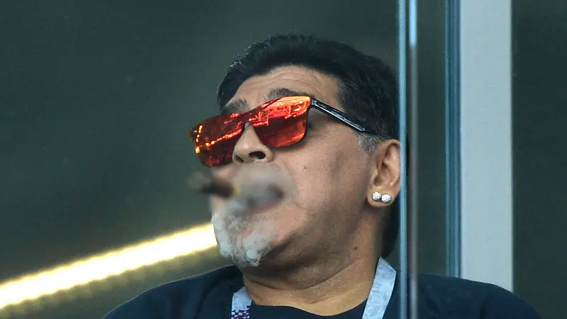 Gaya Nyentrik Maradona Saat Saksikan Piala Dunia 2018