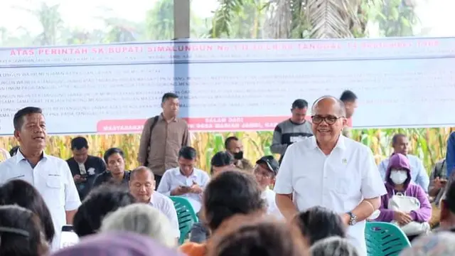 Bantu Petani Dairi Hadapi Inflasi, Junimart Girsang Salurkan 20 Ton Bibit Bawang dan Pupuk NPK