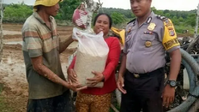 Cerita Briptu Marsel Sisihkan Gaji demi Bangun Rumah Janda Miskin