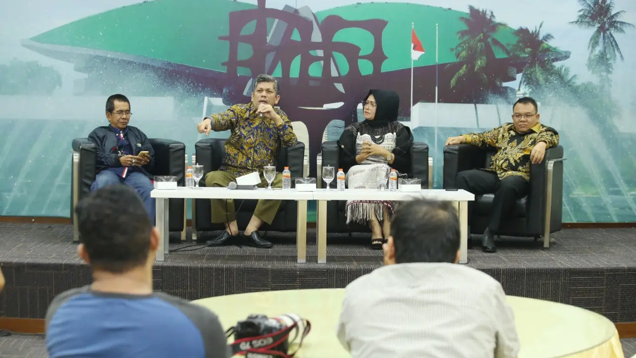 Anggota Fraksi PKS Iskan Qolba Lubis