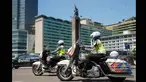 Polwan menggunakan motor besar melintas di kawasan Bundaran HI, Jakarta, Rabu (18/3/2015). Polda Metro Jaya kekurangan sepeda motor voorijder untuk pelayanan publik dan operasional mengatasi kemacetan. (Liputan6.com/Faizal Fanani)