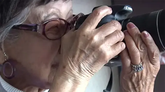 Berusia 101 Tahun, Fotografer Perempuan Ini Masih Aktif Memotret