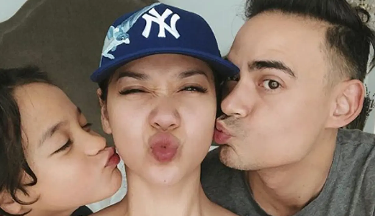 Meski BCL dan Ashraf tengah disibukkan pekerjaan. Keduanya tidak pernah melewatkan waktu berlibur bersama Noah. (Liputan6.com/IG/bclsinclair)