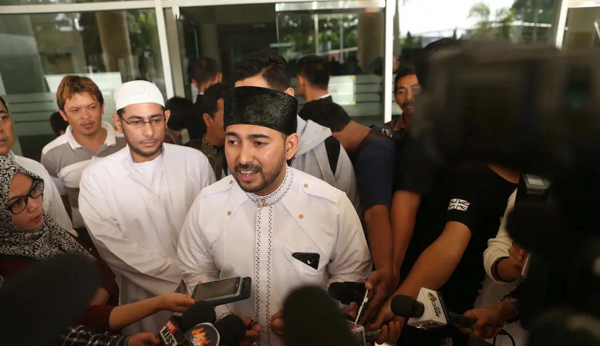 Pengadilan Agama Jakarta Timur hari ini, Senin (27/3/2017) kembali digelar sidang cerai Putri Aisyah Aminah terhadap suaminya, ustaz Ahmad Al Habsyi. Dalam mediasi terakhir itu, tergugat tidak hadir. (Nurwahyunan/Bintang.com)