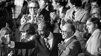 Presiden Anwar Sadat dan Perdana Menteri Israel Menachem Begin memberikan tepuk tangan selama sesi gabungan Kongres di Washington, D.C (Wikipedia/Public Domain)