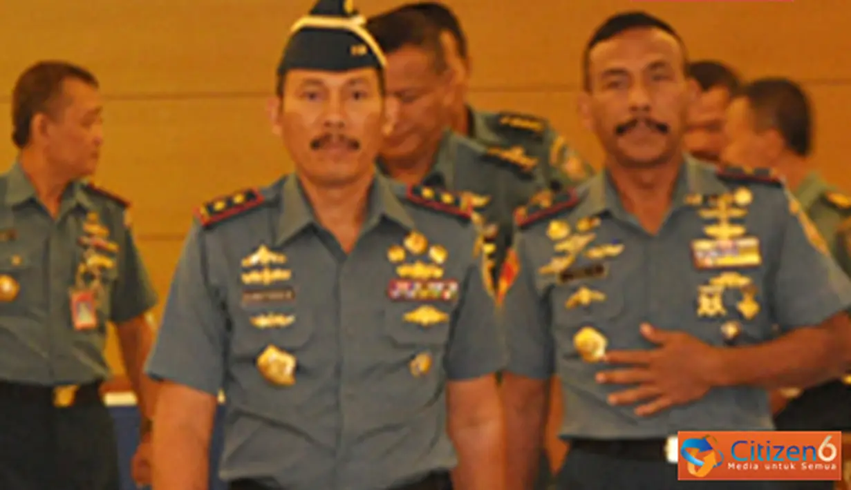 Citizen6, Surabaya: Komandan Komando Pengembangan dan Pendidikan Angkatan Laut (Kobangdikal)  Laksda TNI Djoko Teguh Wahojo memberikan amanat dalam acara Jam Komandan dan safari Ramadhan pada, Senin (6/8). (Pengirim: Penkobangdikal)