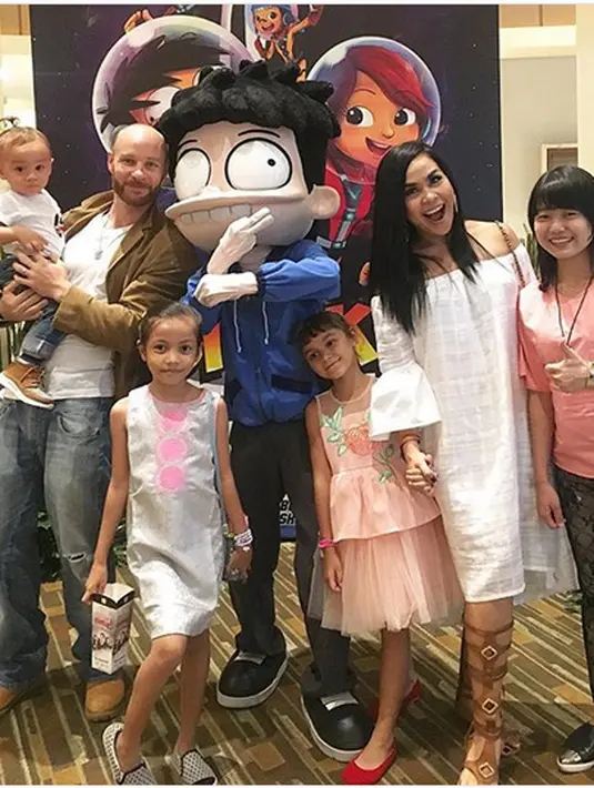 Beberapa kali ia harus melakukan pengulangan untuk mendapatkan suara John Brown yang diinginkan oleh sutradara. Begitu juga dengan kalimat-kalimat panjang yang harus diucapkan. (Instagram/tyson_lynch)