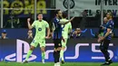 Enam menit berselang atau menit ke-60, Barcelona berhasil menyamakan skor menjadi 2-2 lewat sundulan Dani Olmo. (PIERO CRUCIATTI/AFP)