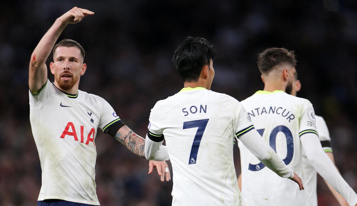 Hebatnya lagi, kini Son telah mencetak 96 gol melewati torehan Ruud van Nistelrooy yang mencetak 95 gol di Liga Inggris. Belum lagi ia merupakan pemain pertama Tottenham dan pemain ketujuh di Liga Inggris yang mencetak hattrick dari bangku cadangan. (AFP/Isabel Infantes)