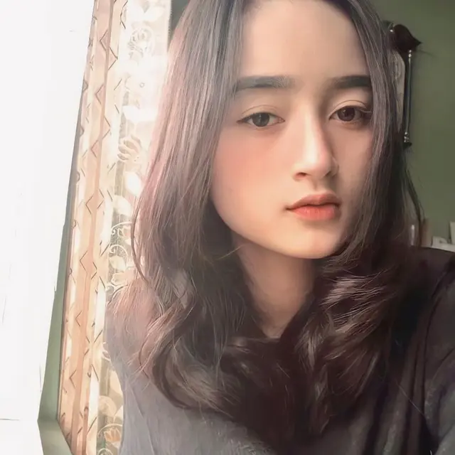 Disebut Mirip Megan Domani Sampai Reemar, Ini 6 Potret Dina Wanita Viral di TikTok