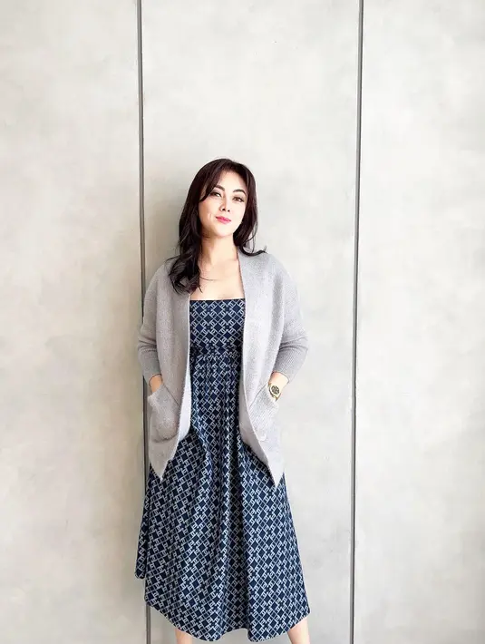 Hasil putusan di Mahkamah Agung, sama seperti putusan dari Pengadilan Agama (PA) Jakarta Selatan. Selai mendapatkan hak asuh ketiga anaknya, Jonathan memberikan nafkah anak sebesar Rp 30 juta rupiah. [Instagram/dhenaaldhaliadevanka]