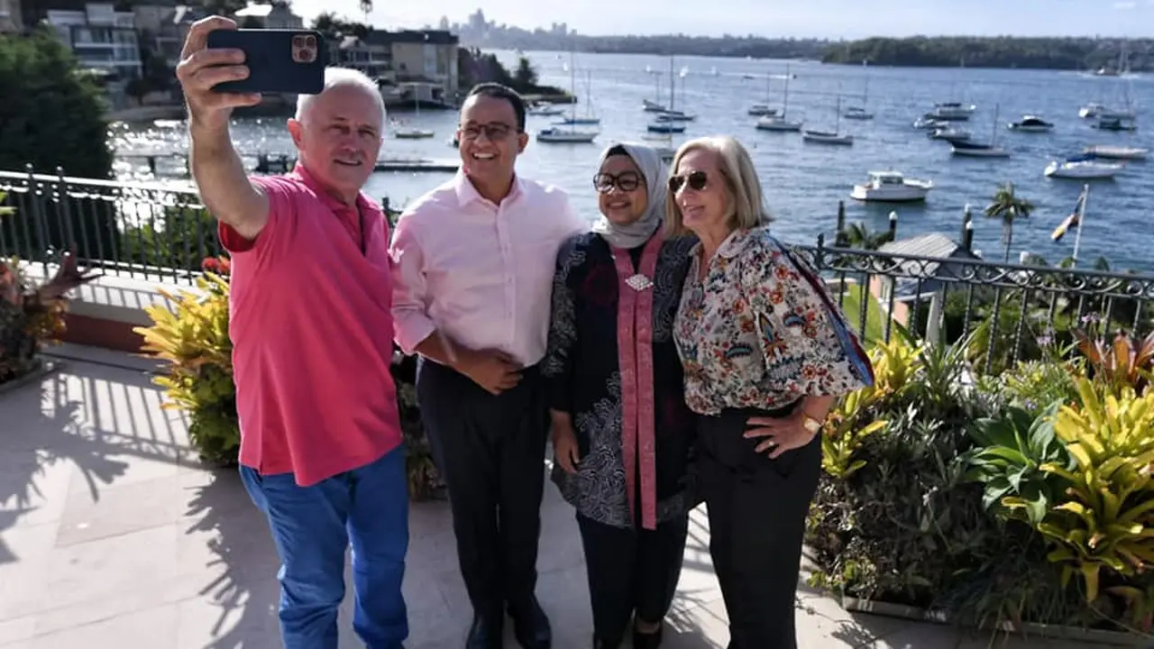 Anies Baswedan berfoto bersama dengan mantan PM Australia Malcolm Turnbull di Sydney. (Istimewa)
