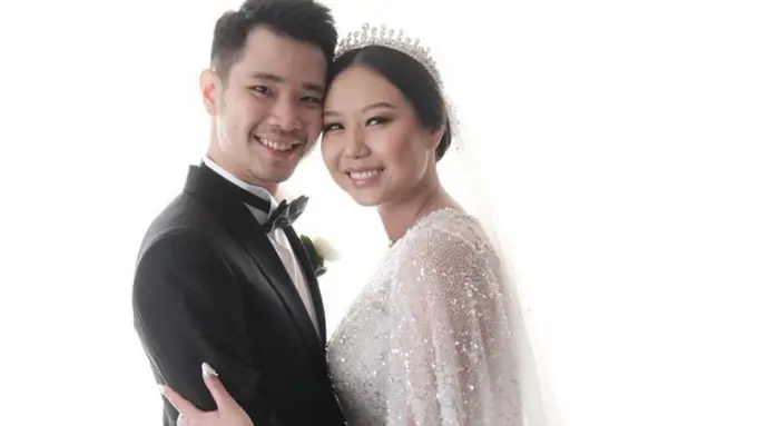 Akhirnya Terungkap, 6 Potret Jess No Limit dan Sisca Kohl Tampil Klasik di Hari Pernikahan