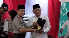 Kapolri Jenderal Tito Karnavian punya cerita sendiri soal KH Mustofa Bisri atau yang akrab disapa Gus Mus.