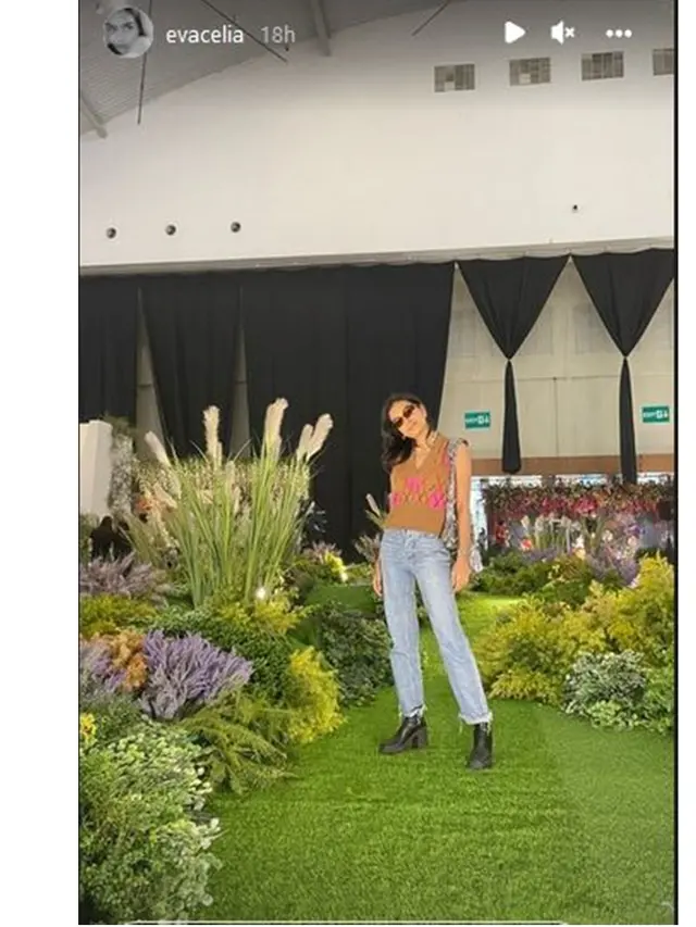 6 Potret Keseruan Eva Celia dan Demas Narawangsa Kunjungi Pameran Pernikahan
