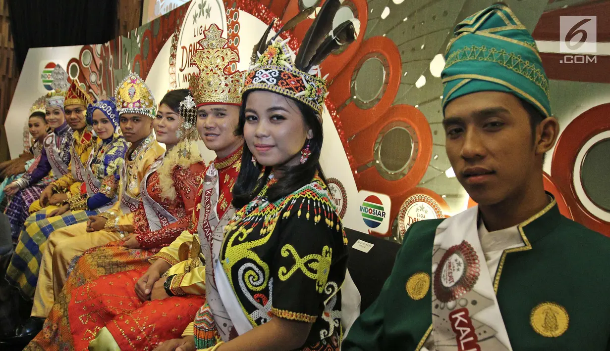 Peserta Liga Dangdut Indonesia saat jumpa pers di SCTV Tower, Jakarta, Jumat (12/1). Liga Dangdut Indonesia, Indosiar akan memperkenalkan ke 170 peserta perwakilan 34 provinsi. Liputan6.com/Herman Zakharia)