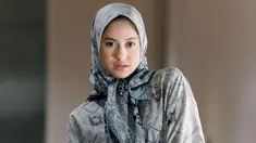 Mengenakan pakaian berhijab, Asila Maisa tampil sangat cantik memesona. Pesona kecantikan Asila juga makin terpancar berkat riasan makeup di wajahnya yang sangat maksimal.  (Liputan6.com/IG/@therealasilamaisa)
