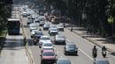 Sejumlah kendaraan melintas di Jalan Merdeka Barat, Jakarta, Rabu (19/6/2019). Hari ini jalan tersebut dibuka untuk umum di tengah berlangsungnya sidang ketiga sengketa Pilpres 2019. (Liputan6.com/Faizal Fanani)