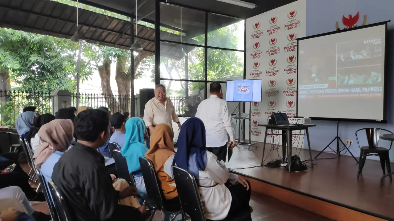 Badan Pemenangan Nasional (BPN) Prabowo-Sandi menggelar acara nonton bareng (nobar) sidang putusan sengketa perselisihan hasil Pemilu 2019 yang digugat Prabowo-Sandi di Mahkamah Konstitusi (MK).