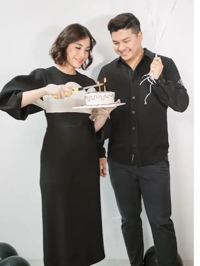 10 Tahun Menikah, Ini 6 Gaya Couple Chelsea Olivia dan Glenn Alinskie Pakai Outfit Hitam