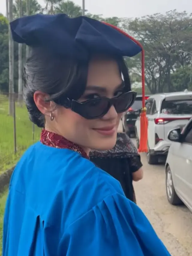 Sheryl Sheinafia wisuda (Instagram/sherylsheinafia)