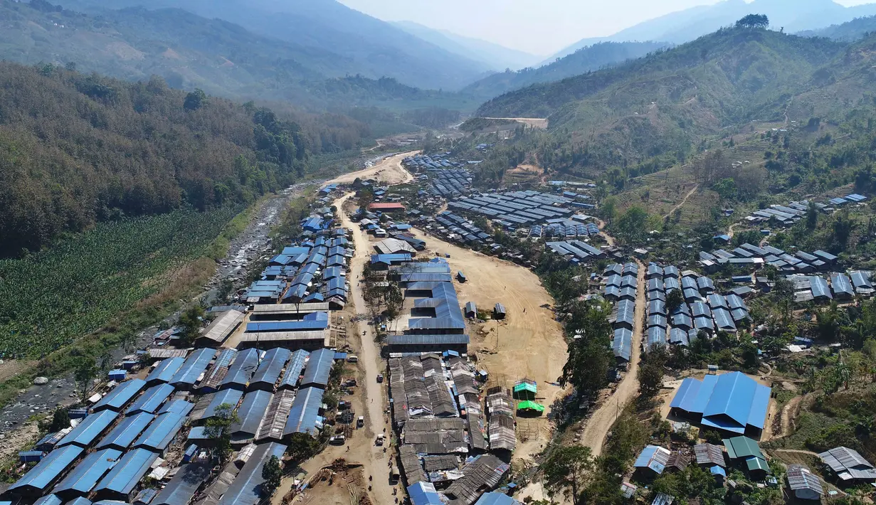 Kamp Je Yang di sepanjang perbatasan Tiongkok dengan Myanmar di negara bagian Kachin, 18 Maret 2018. Menurut PBB, 10.000 orang telah mengungsi sejak Januari 2018. (Kachin Independence Organization via AP)