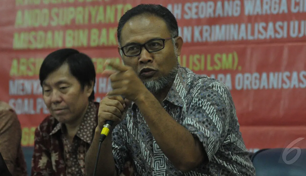 Wakil ketua KPK nonaktif Bambang Widjojanto menjadi narasumber “Gelar Perkara : Pemidanaan yang Dipaksakan”, Jakarta, Jumat (15/5/2015). Menurut BW, sistem peradilan yang jujur mencegah terjadinya kriminalisasi hukum. (Liputan6.com/Herman Zakharia)