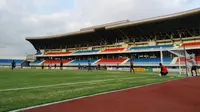 Stadion Mandala Krida saat digunakan Timnas Indonesia U-22 berlatih pada Sabtu (7/9/2019). (Bola.com/Vincentius Atmaja)