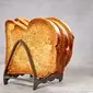 Pilih roti gandu pengganti roti tawar biasa. (unsplash.com/@seriouslylowcarb)
