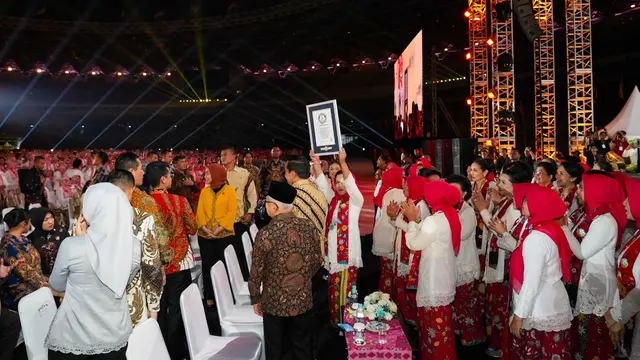 Pemecahan rekor angklung.