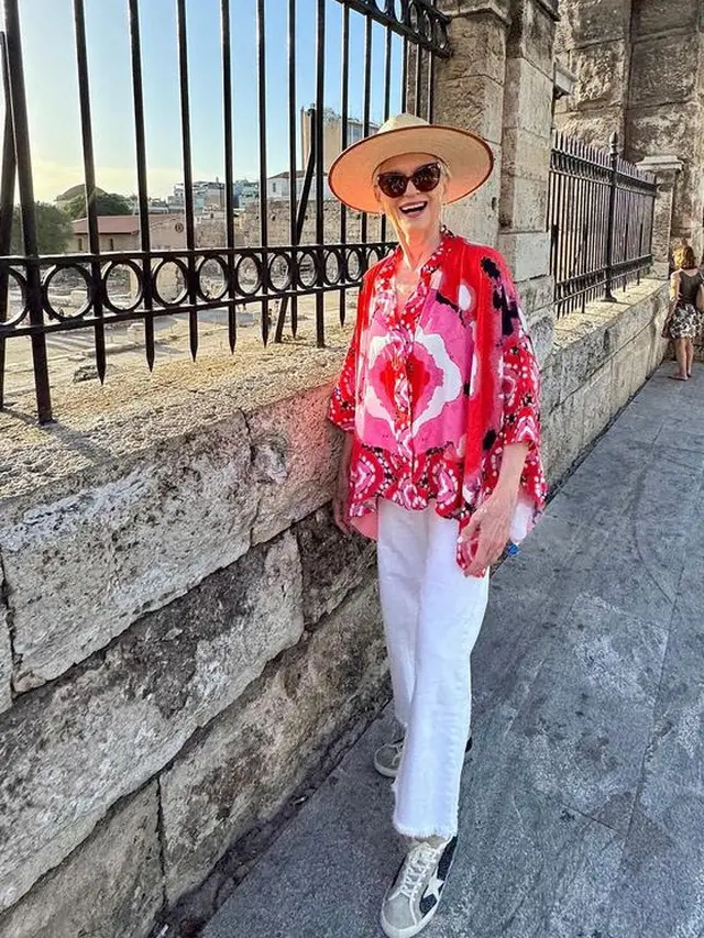 Maye Musk Ibunda Elon Musk Jadi Ikon Fashion di Usia Senja. [@mayemusk]